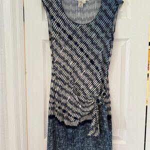 Max Studio Monochrome Patterned Dress flattering side Tie Medium